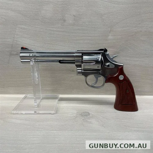 Smith & Wesson 686 6" Barrel Stainless