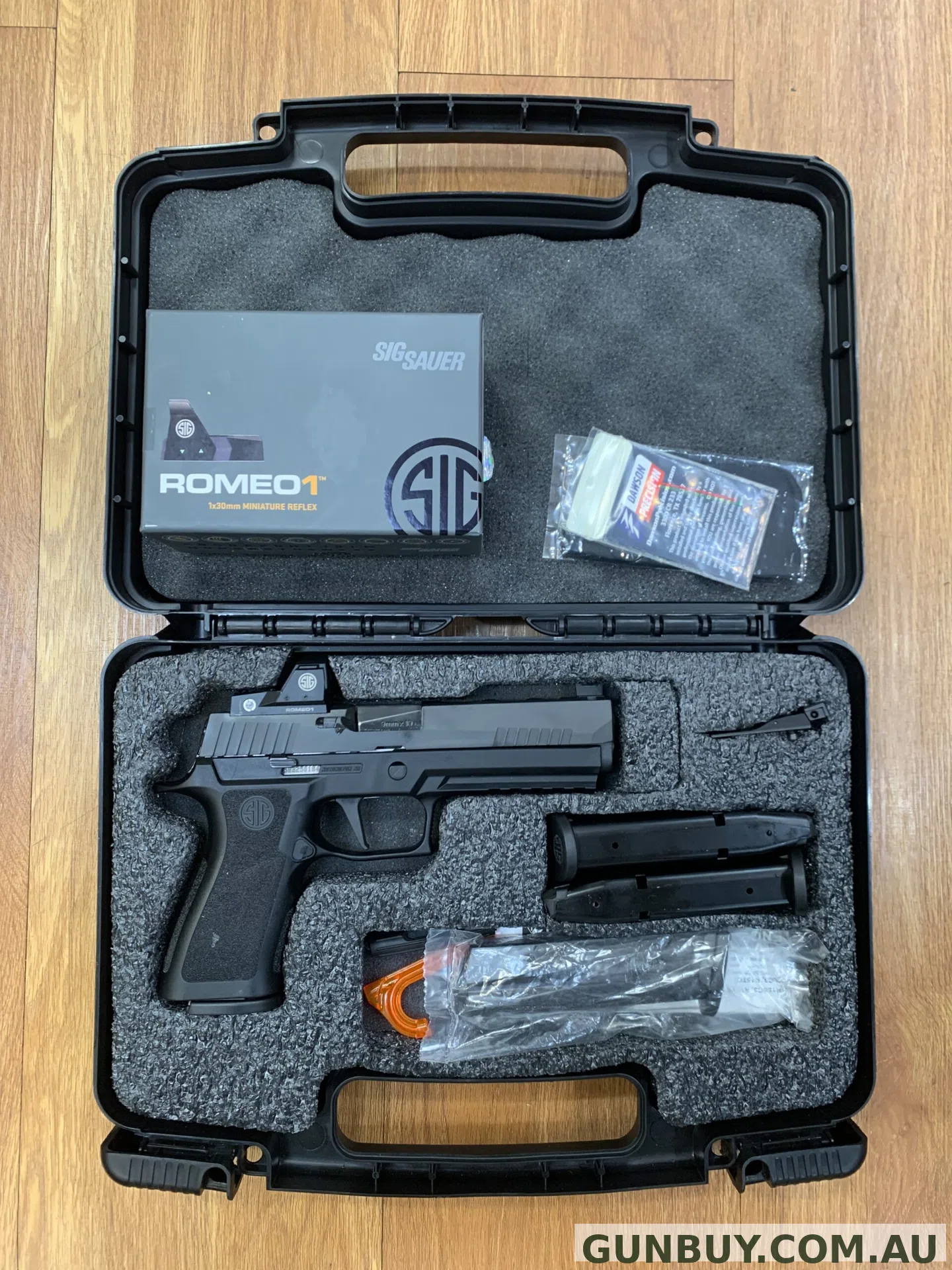 Sig Sauer P320 X5 4 Mags Orig. Case w/ Sig Romeo1 Red Dot