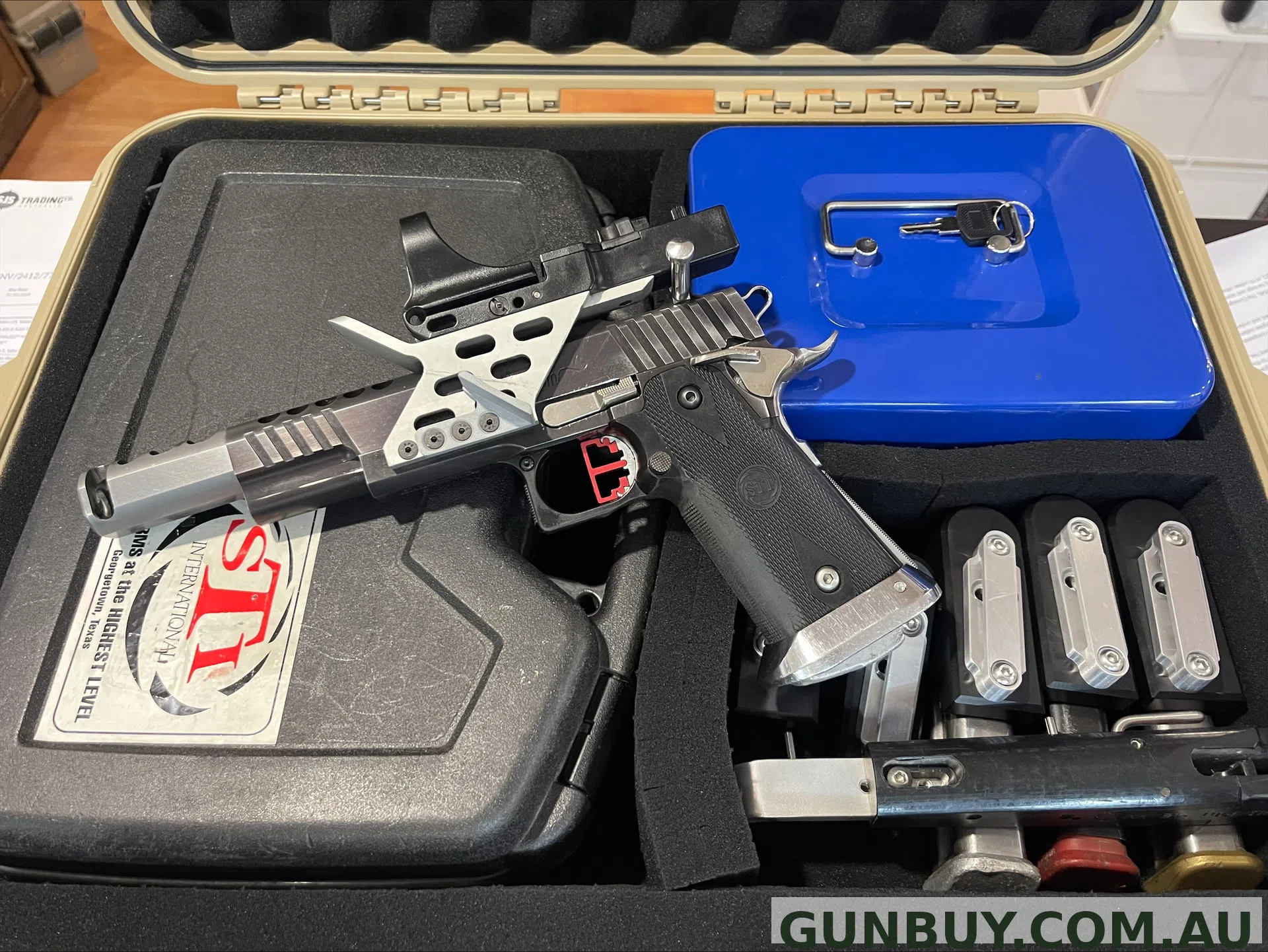 STI International 2011 Muskrat Custom w/ 4 Magazine Original Hardcase Tactix Hardcase IPSC Viper Holster 4 Magnetic Magazine Hold